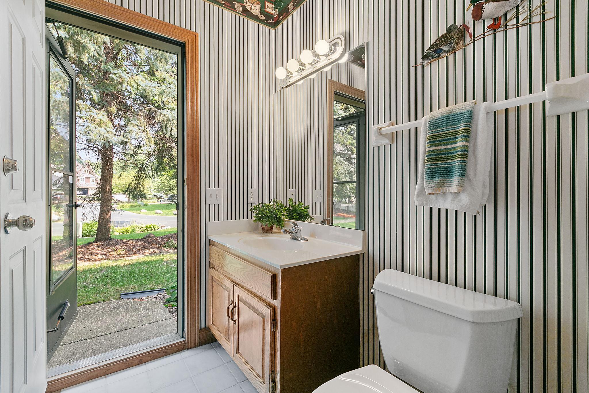 Exterior entry door w/ direct access to the property, great for those enjoying the lake life!