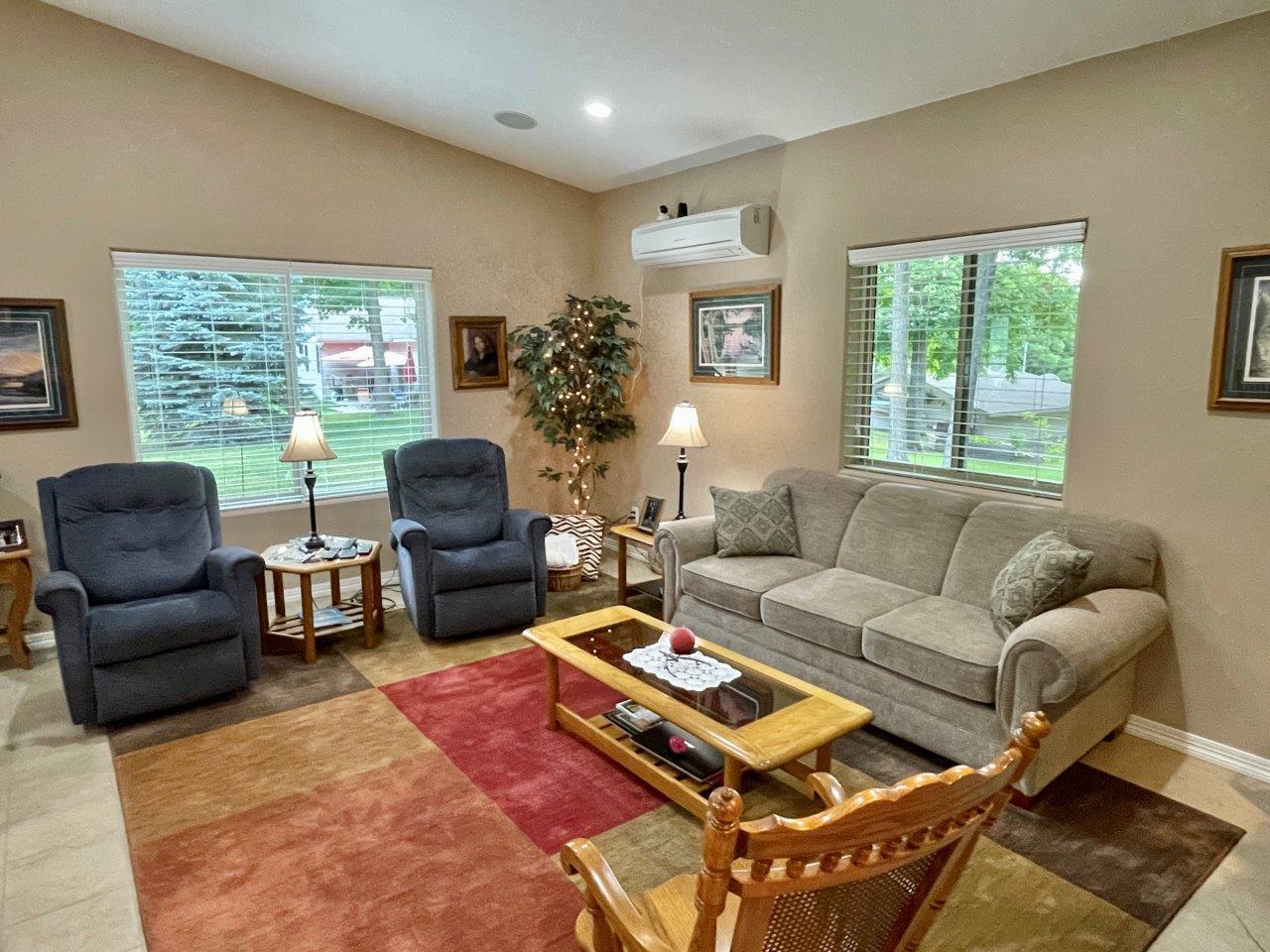 2-Living room (1).jpg