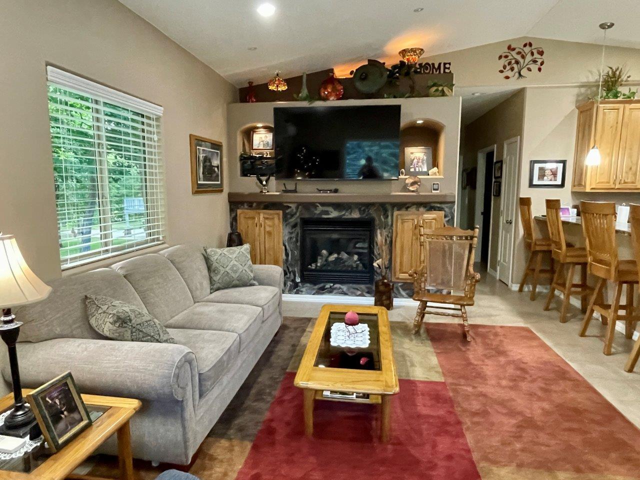 2-Living room (2).jpg