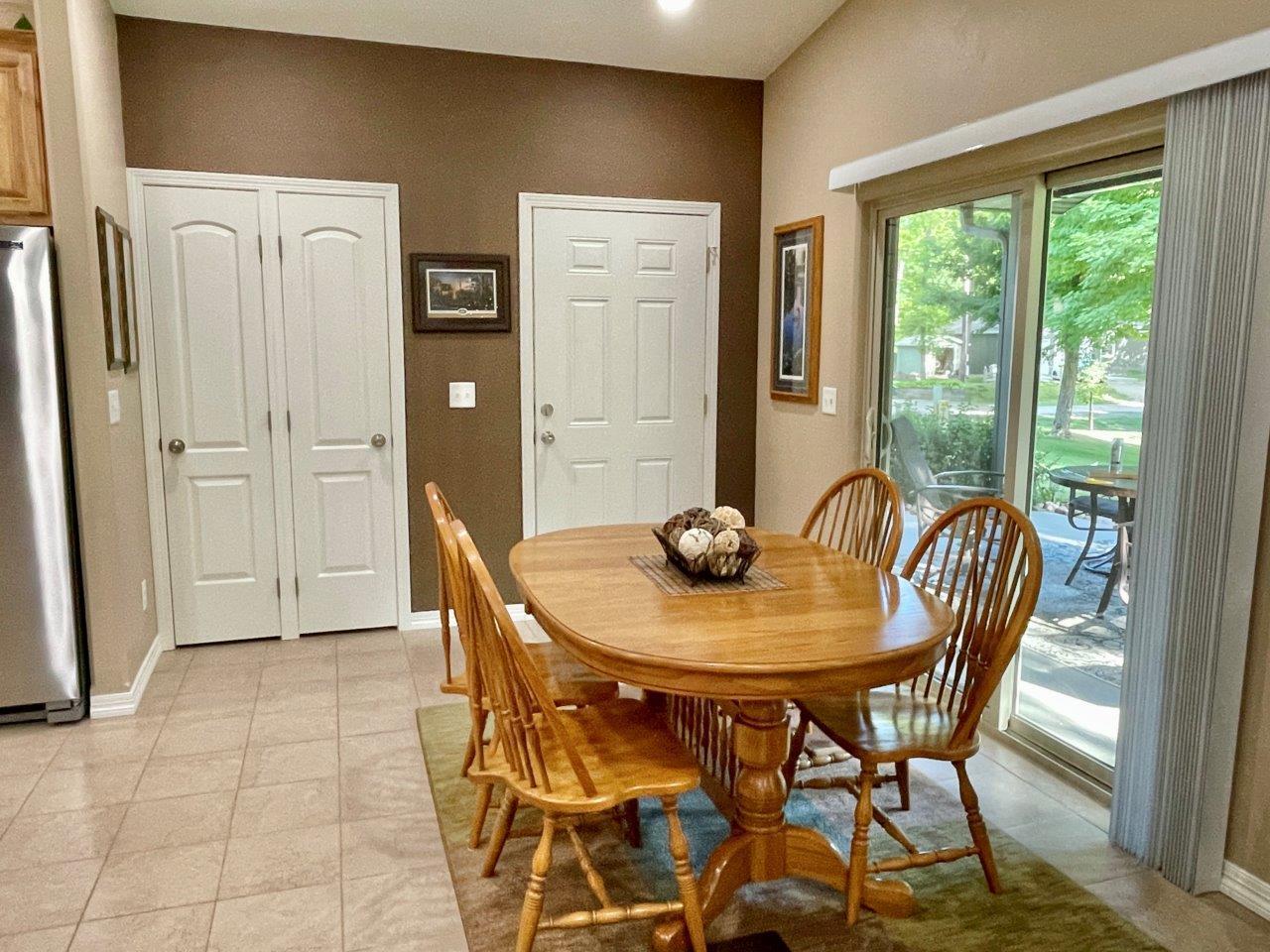 3-Dining room (2).jpg