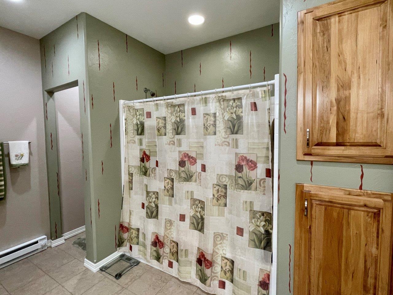 5-Bath - full with laundry (2).jpg