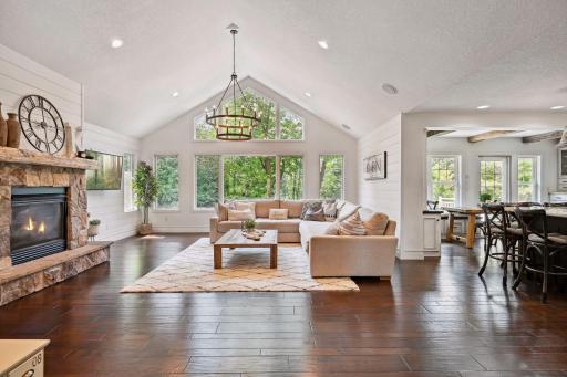 Overwhelming grand entrance with high vaulted ceiling and a very open imperial feel