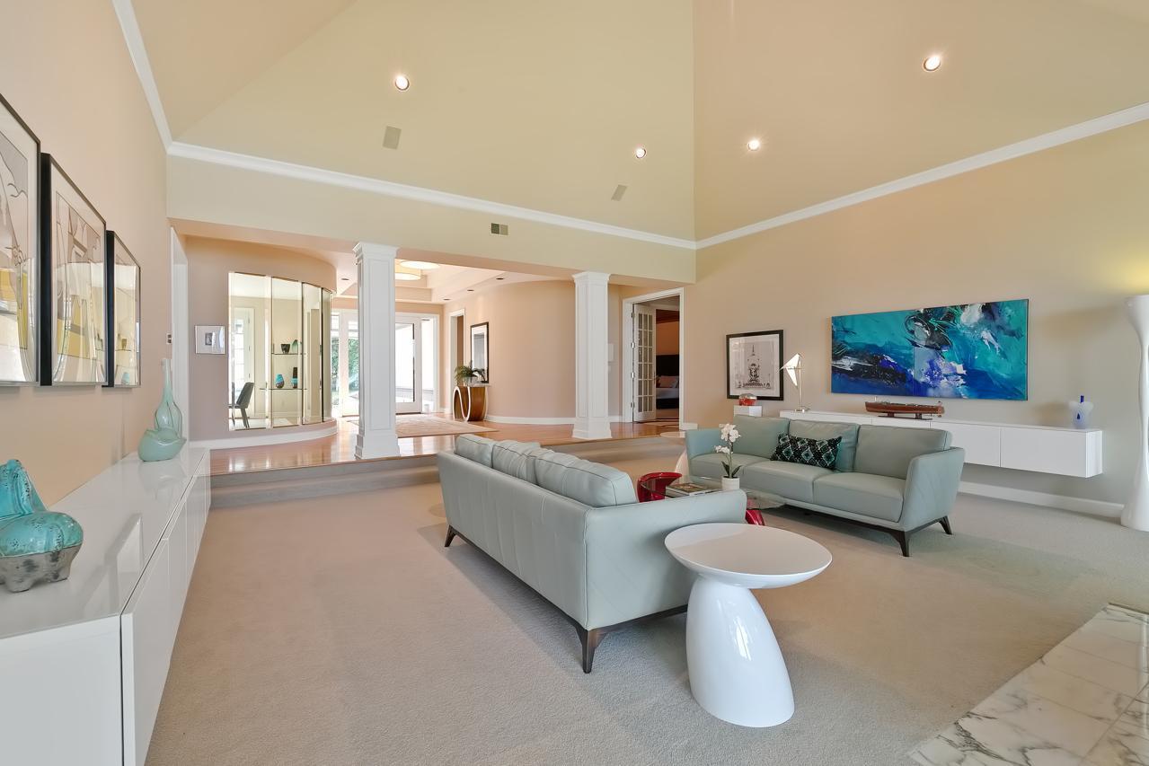 High soaring cielings