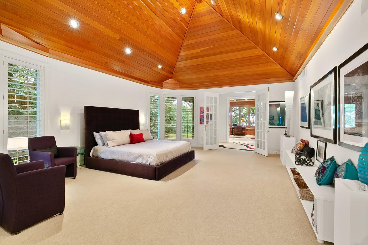 Stunning ceiling in primary bedroom