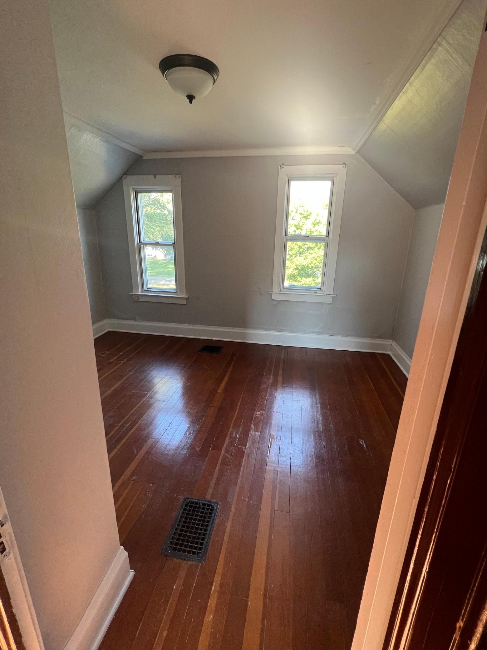 Upstairs bedroom 2.jpg