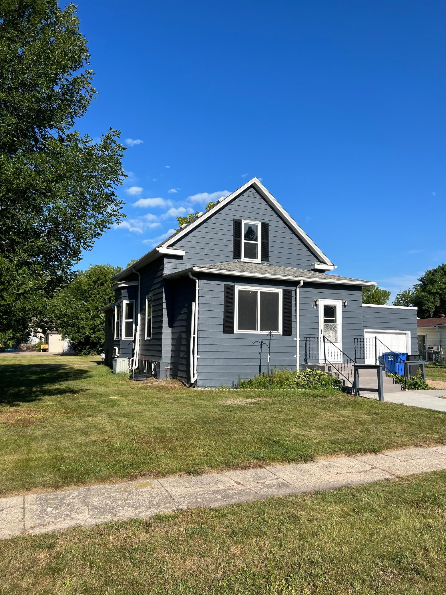 Front of Home 1.jpg