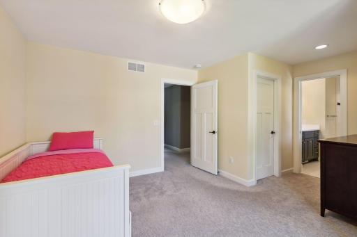 6117 Brookview Avenue, Edina, MN 55424