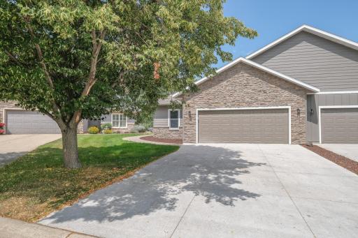 19 Snowbird Trail, North Mankato, MN 56003