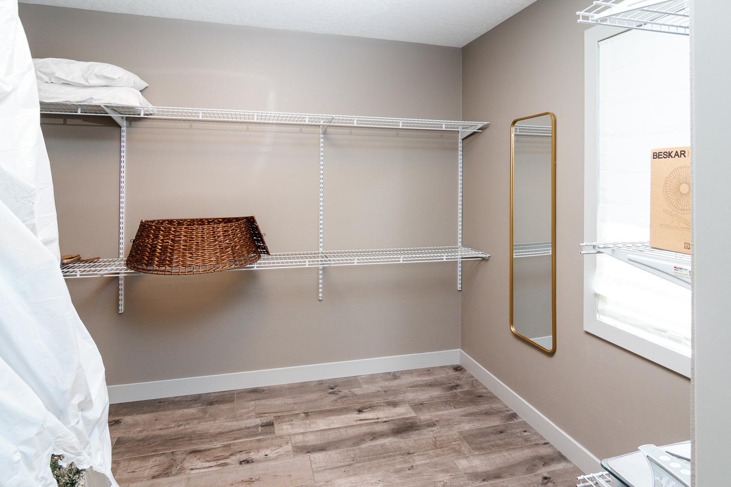 Upper level suite walk in