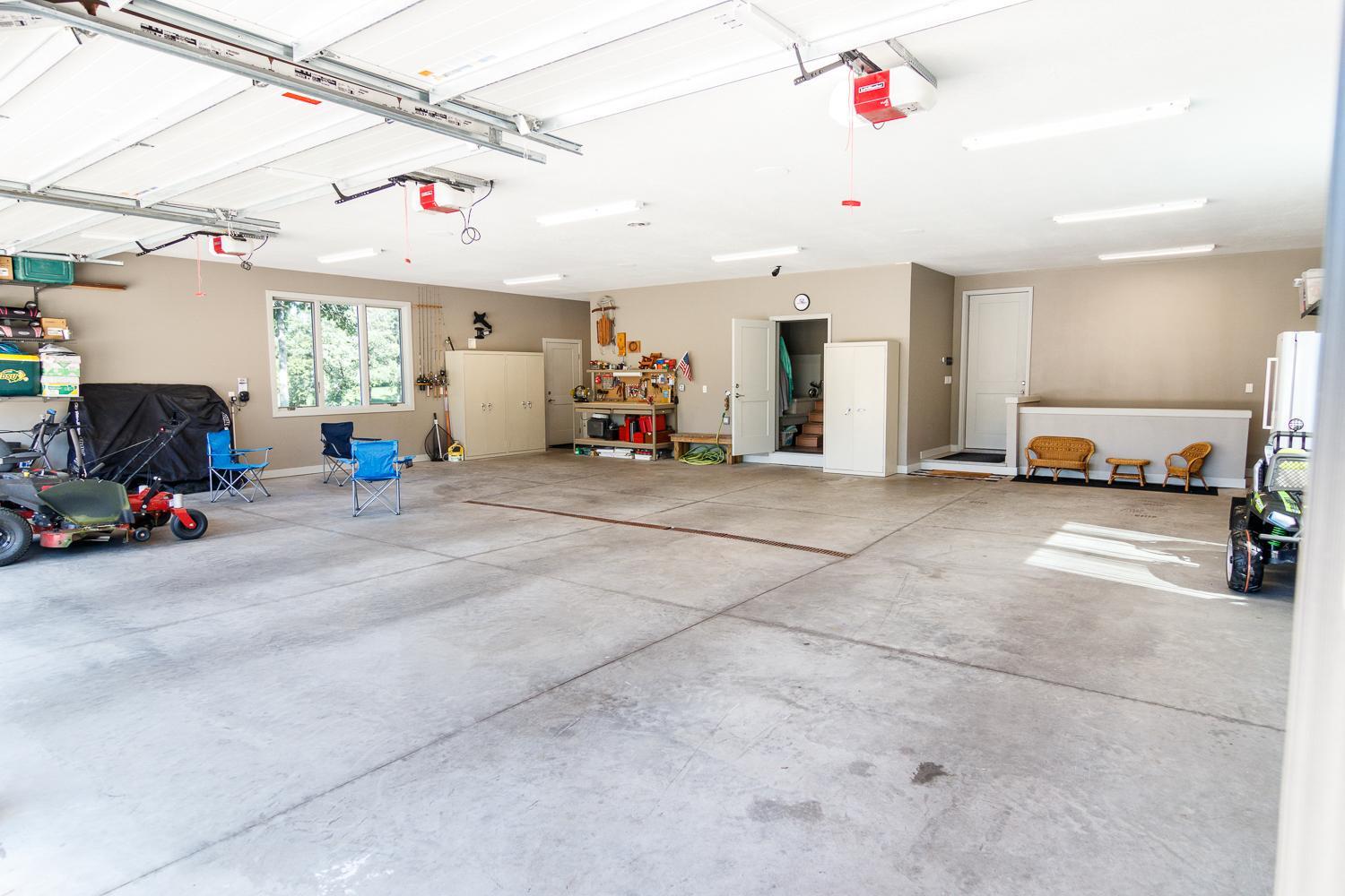 40x40 Garage, In floor heat, floor drain, security cameras