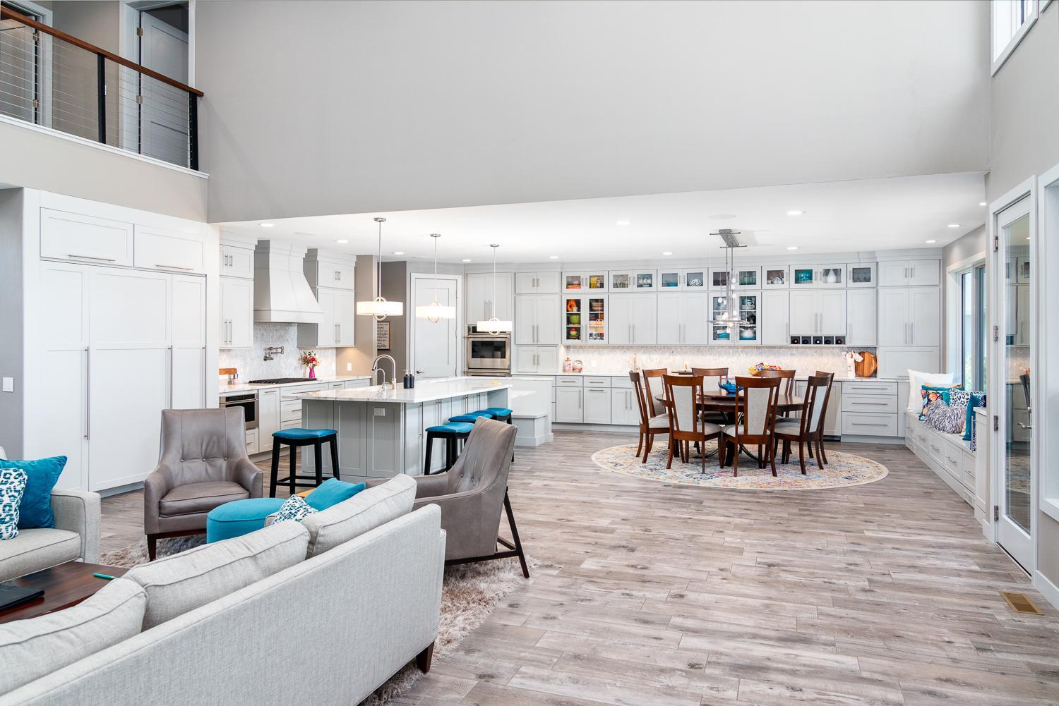 Open flow to kitchen