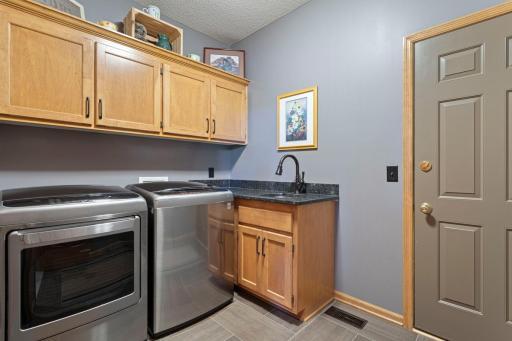 Mud room with laundry. Stainless sink, granite countertop, sceramic floors. Gas hookup for the dryer.