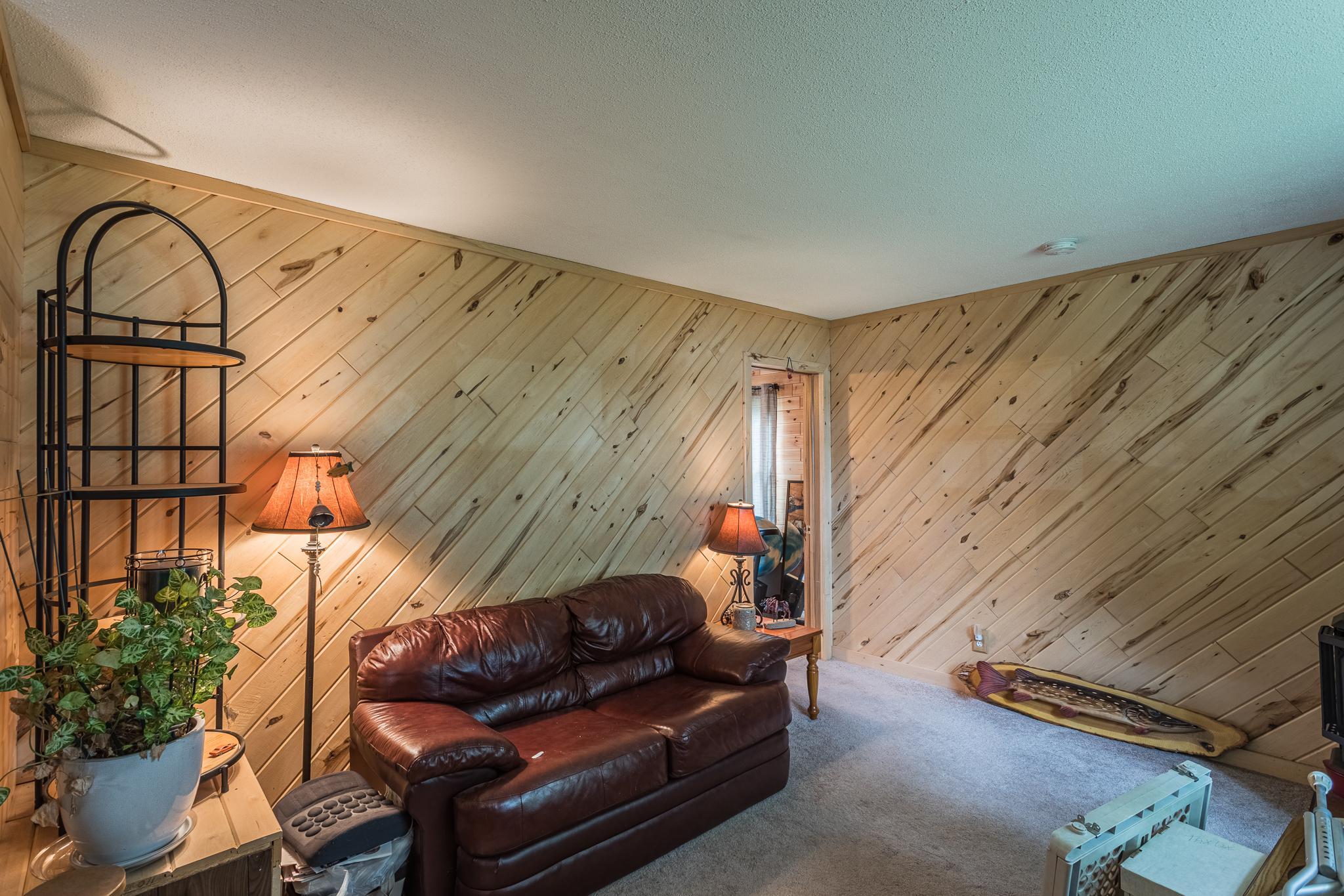 Family Room w/gas stove
