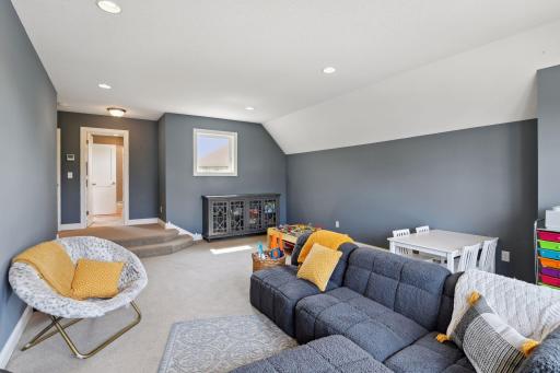 54 Monarch Way, North Oaks, MN 55127