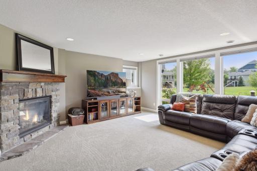 54 Monarch Way, North Oaks, MN 55127