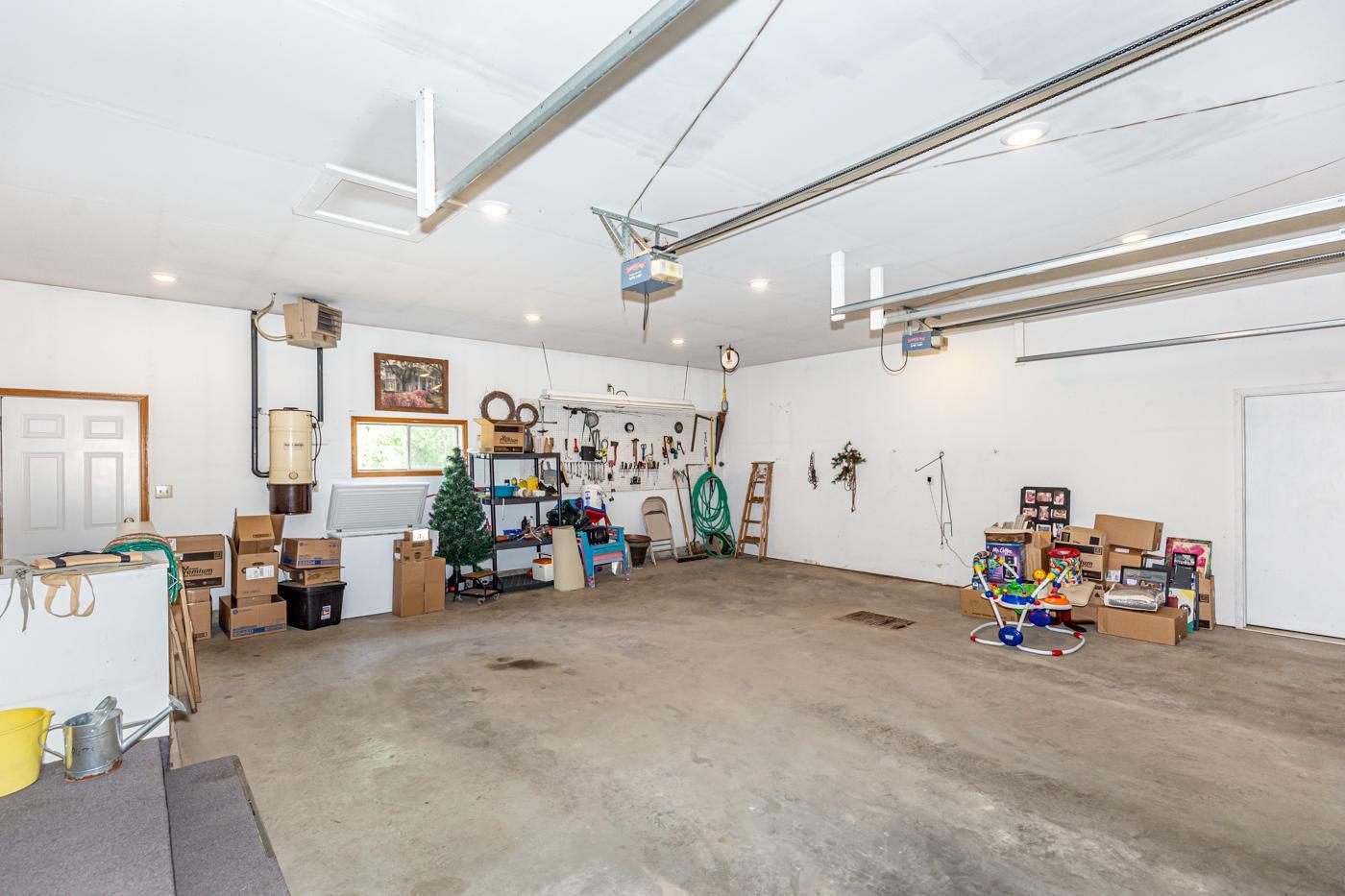 Deep third stall garage