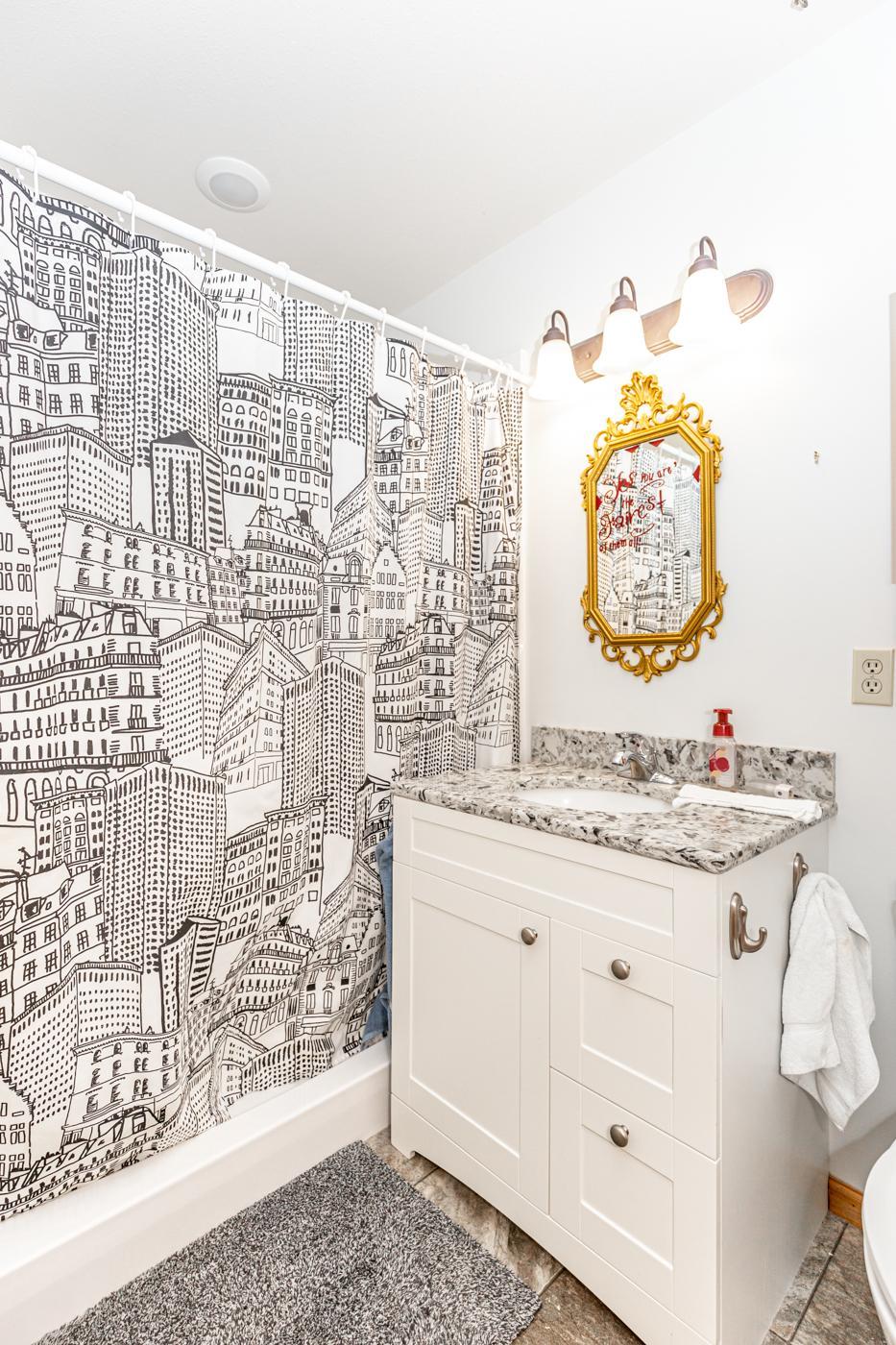 Primary 3/4bathroom