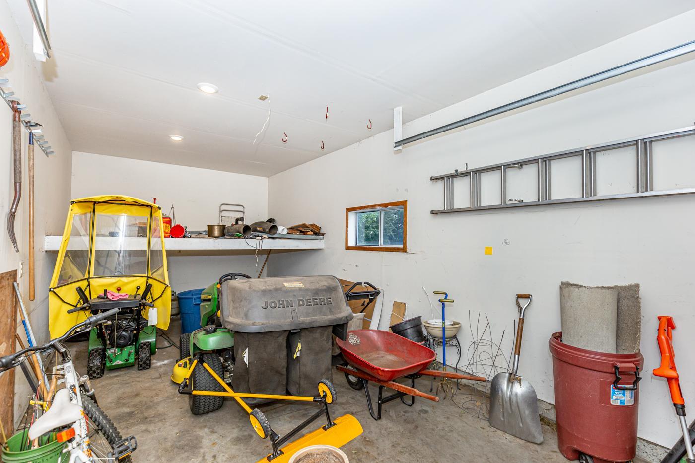Deep third stall garage