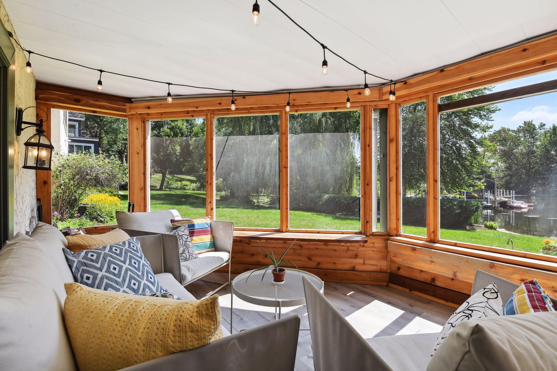 Screened-in 3 seasons porch