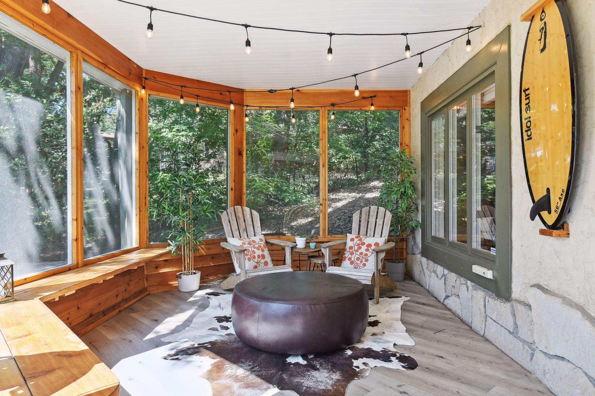 3 seasons porch, added in 2017