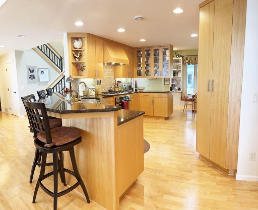 Beautiful, Custom Cabinets & Granite Countertops