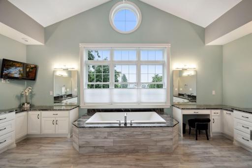 1811 Crestview Court, Red Wing, MN 55066