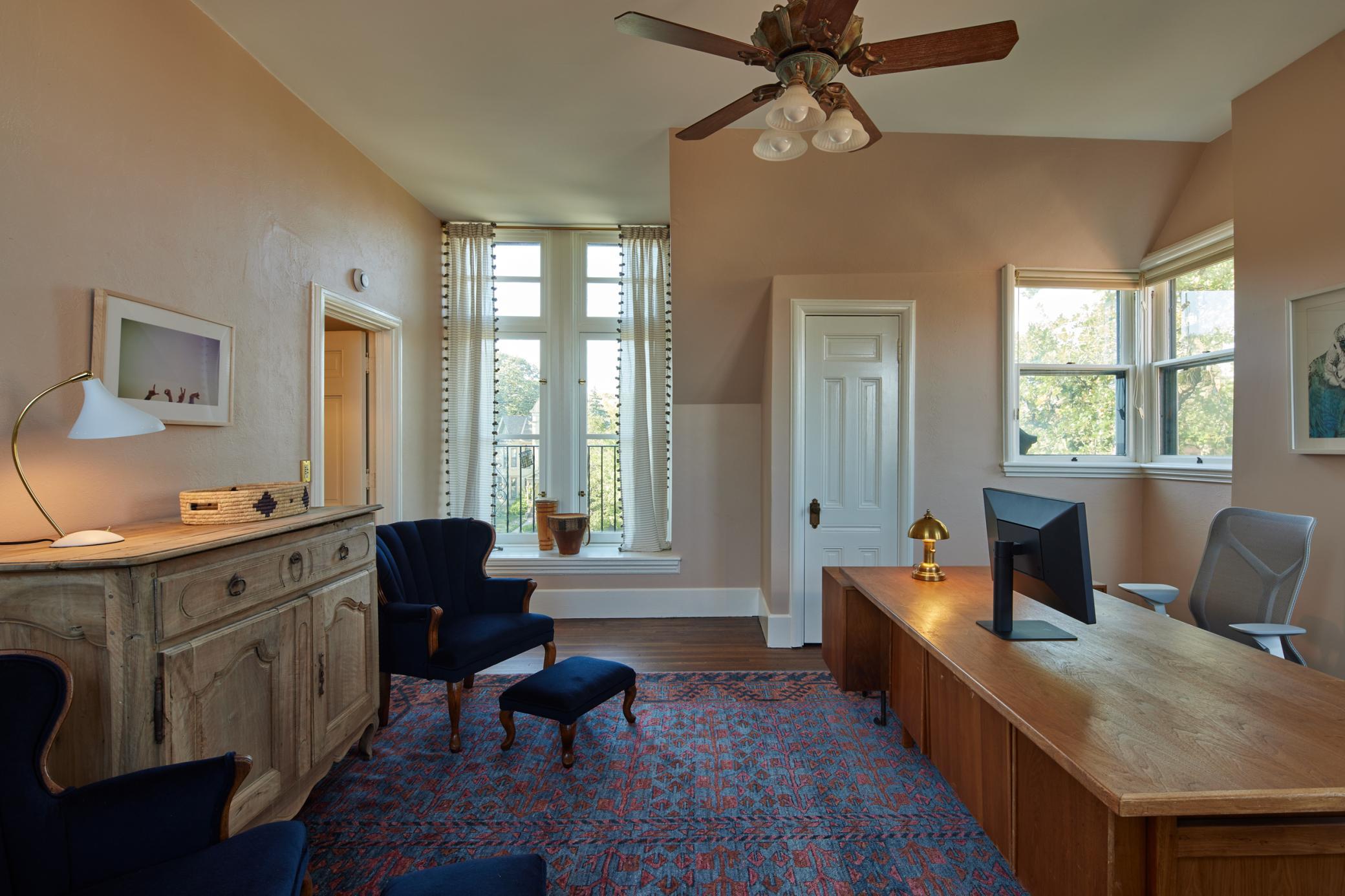 3rd Floor BR Suite Overlooking Summit Ave!