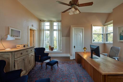 3rd Floor BR Suite Overlooking Summit Ave!