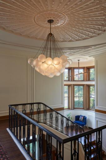 Playful interplay between old and new fixtures