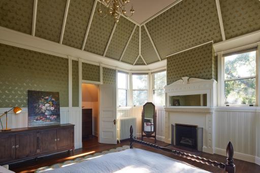 3rd Floor BR Suite w 15' Vaulted Ceilings!