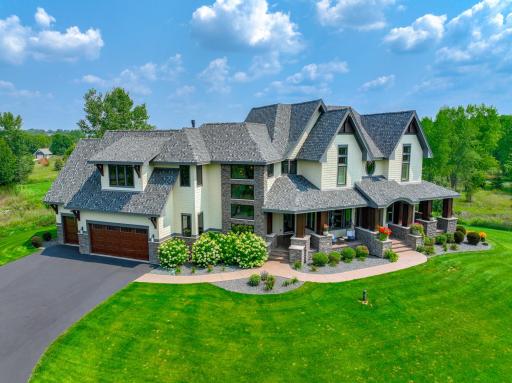Welcome to 12634 20th Street N in West Lakeland Township!