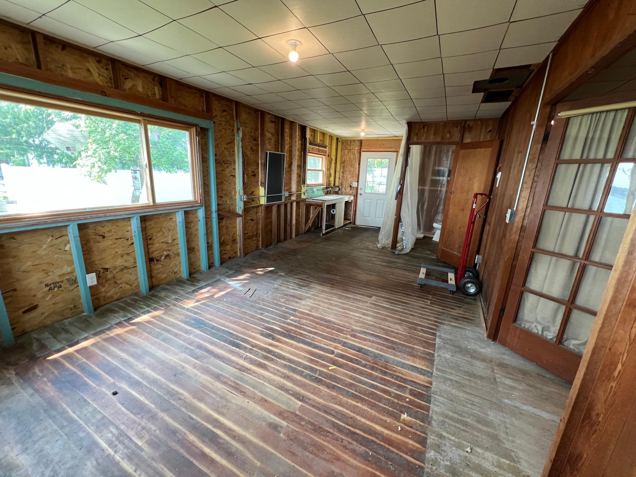 18 Large dining & kitchen area.JPG