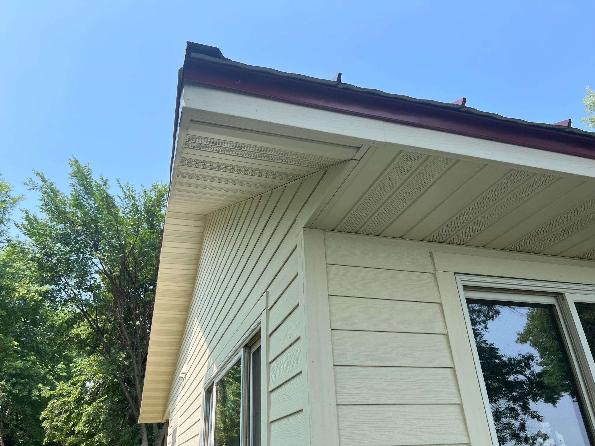 6 New siding, soffit & fascia.JPG