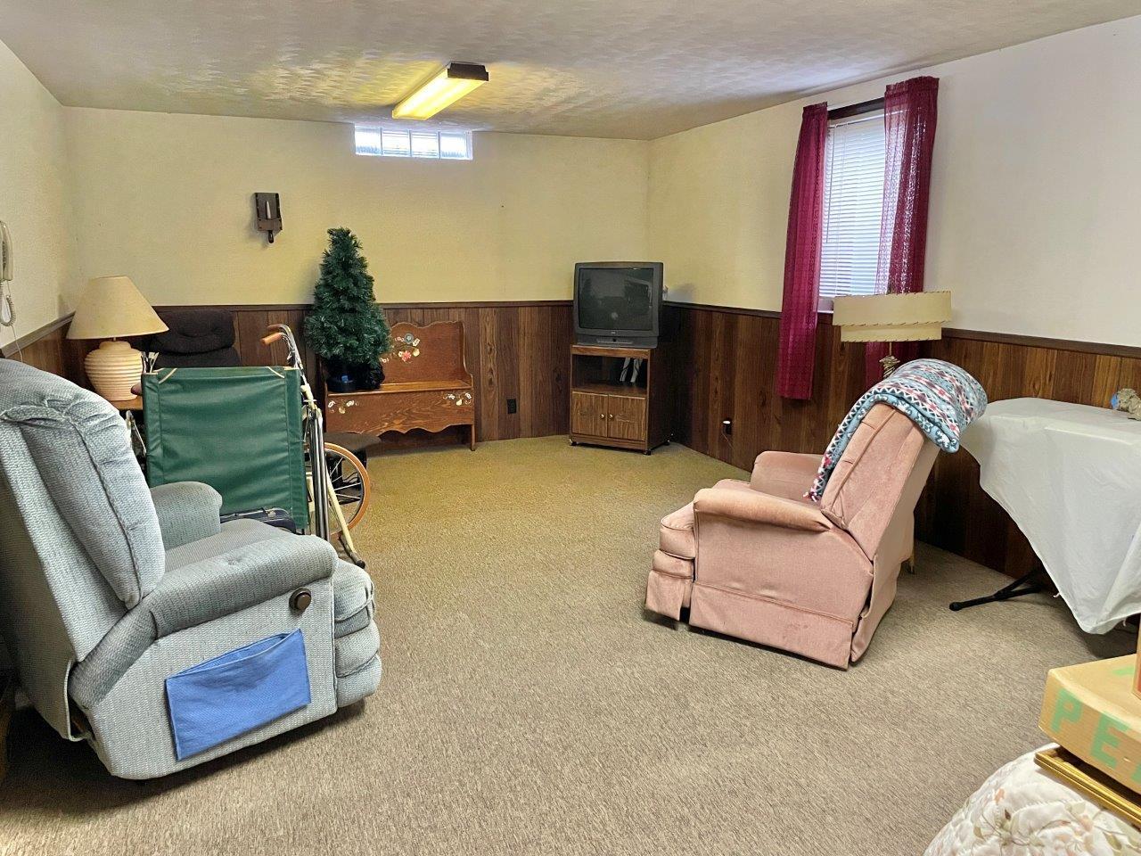 11-Family room.jpg