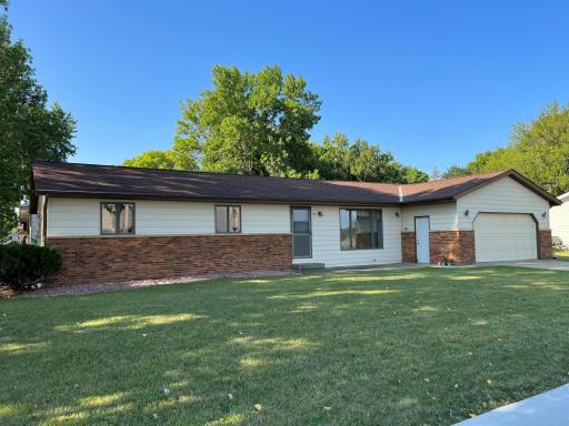 602 E Southview Drive, Marshall, MN 56258