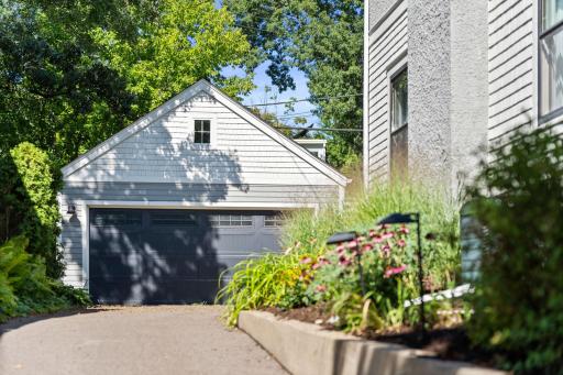 2006 Penn Avenue S, Minneapolis, MN 55405