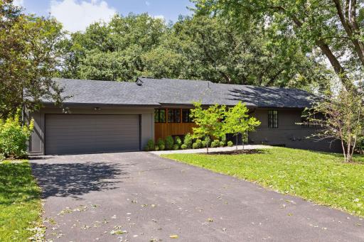 100 Parkview Terrace, Golden Valley, MN 55416