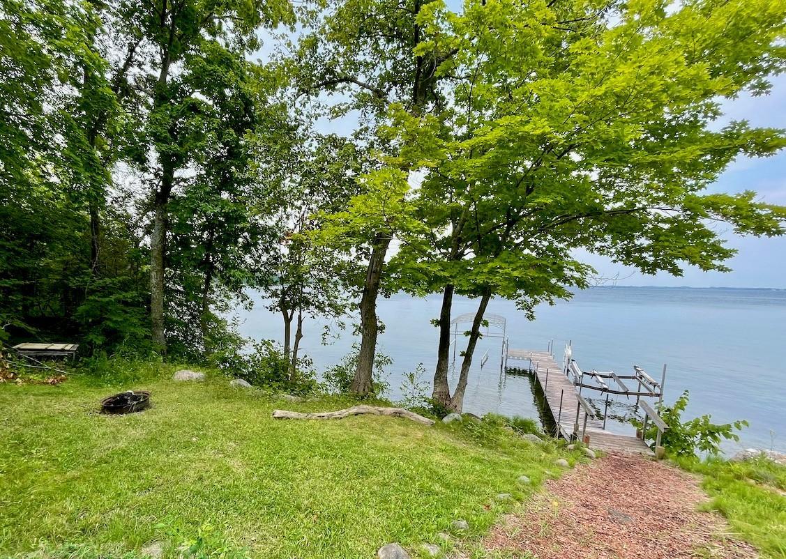 100+ Feet of Level Shoreline