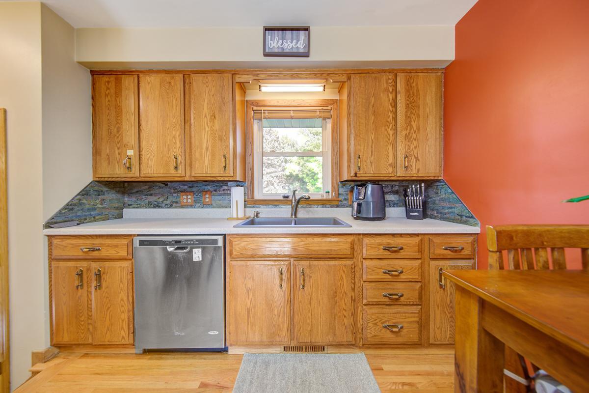 17 Kitchen_dining.jpg