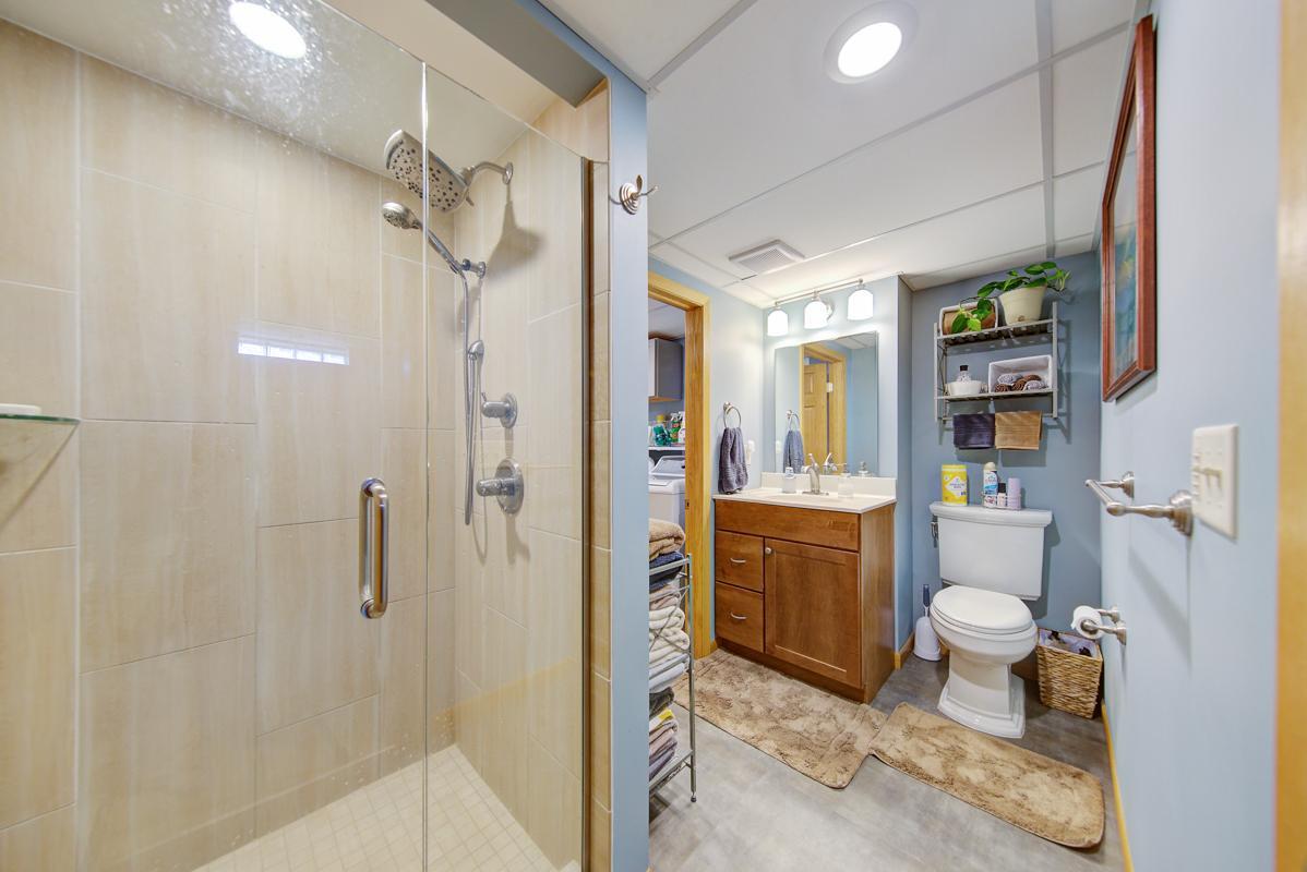 36 Bathroom.jpg
