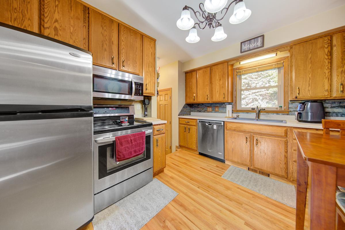 19 Kitchen.jpg