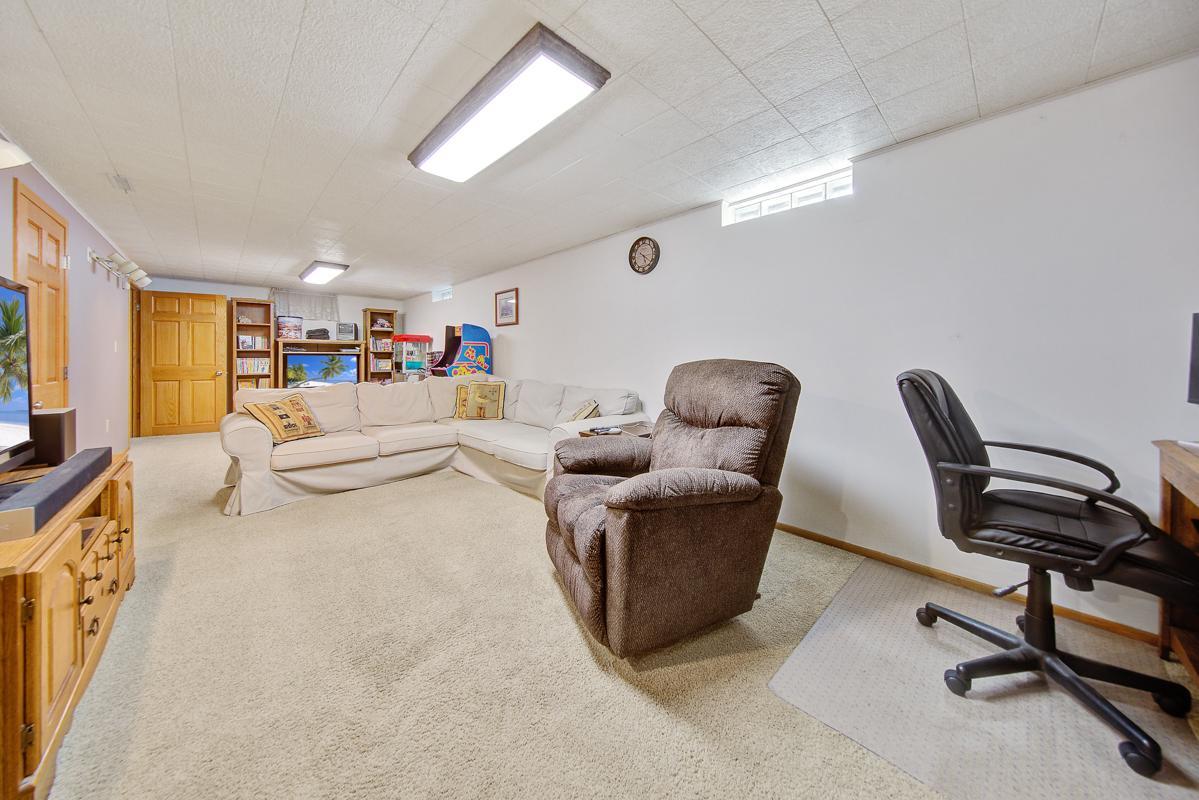 30 Family room_lower.jpg
