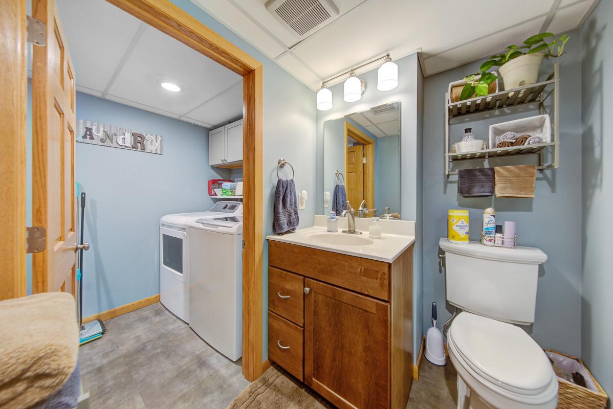 37 Bathroom.jpg