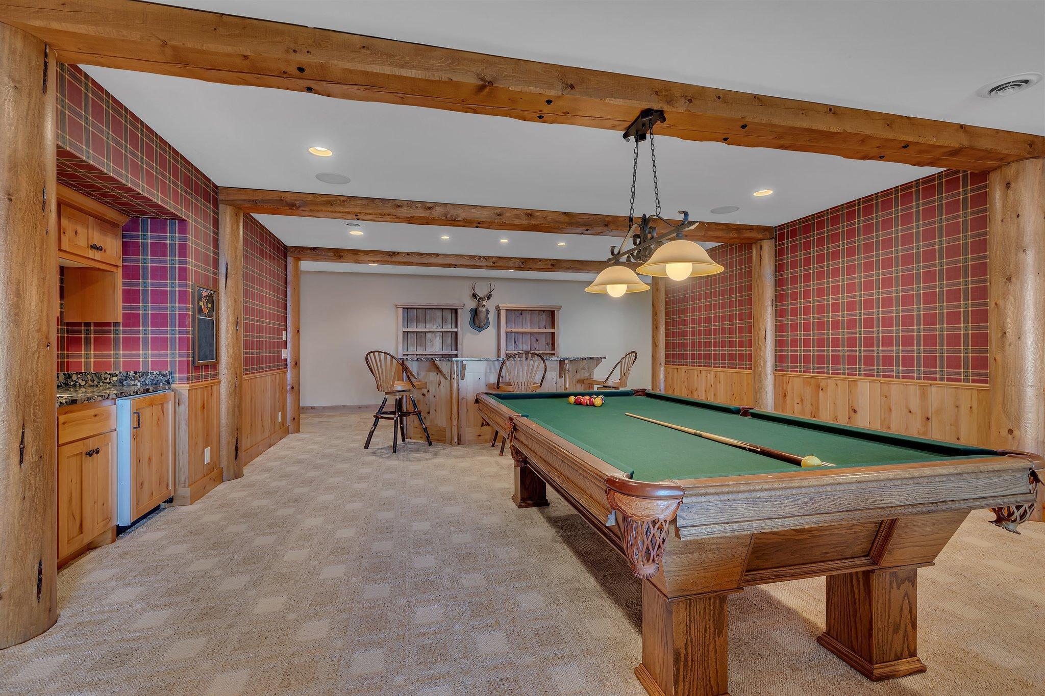 Crafted with exquisite attention to detail, the bar and billiards area it's an invitation to gather, connect, and create lasting memories.