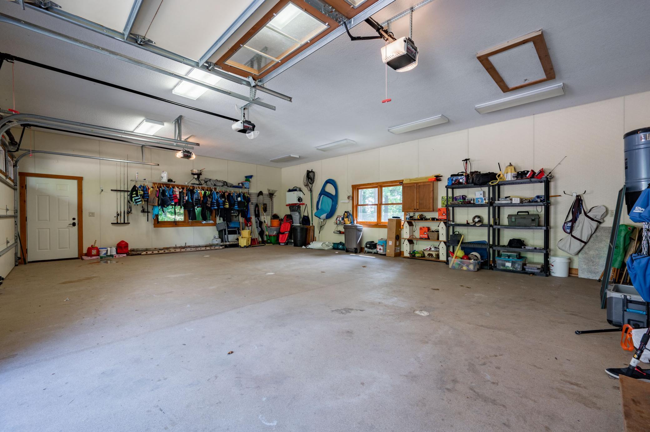 Garage - 3 independent stalls