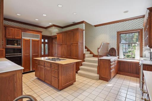 Excellent storage, wet bar area, light and bright kitchen.