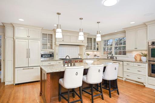 Large center island with plenty of space for family and friends
