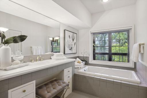 184 Bank Street SE, Minneapolis, MN 55414