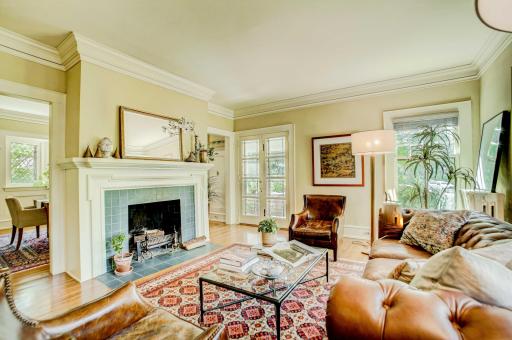Enjoy your family in this super comfortable living room with beautiful double glass doors to the (screened in) sun porch that has lake views