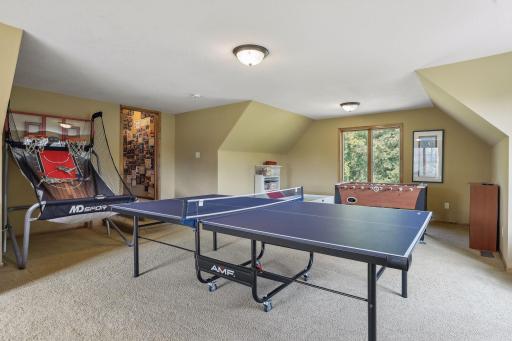 Another jewel of this level, the huge bonus room, is a versatile haven for creativity and leisure.
